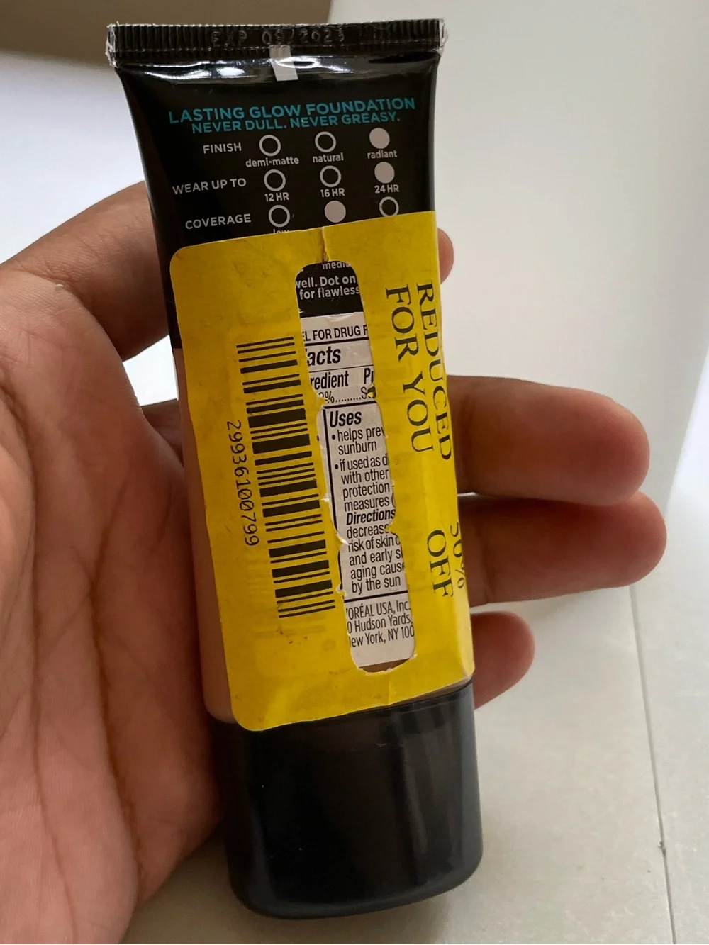 L’Oréal Infallible Pro-Glow Foundation 204 Natural Buff – Dewy Finish